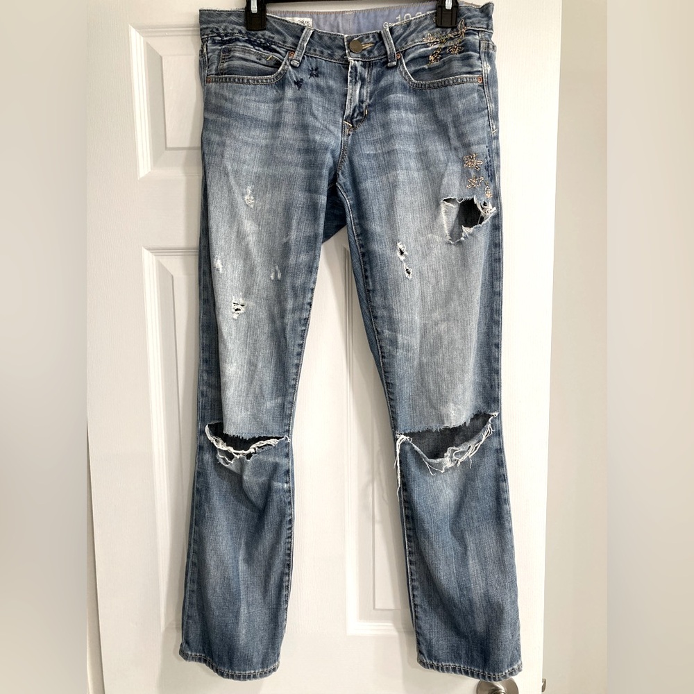 GAP 1969 Blue Distressed Embroidered Boyfriend Jeans - Size 28